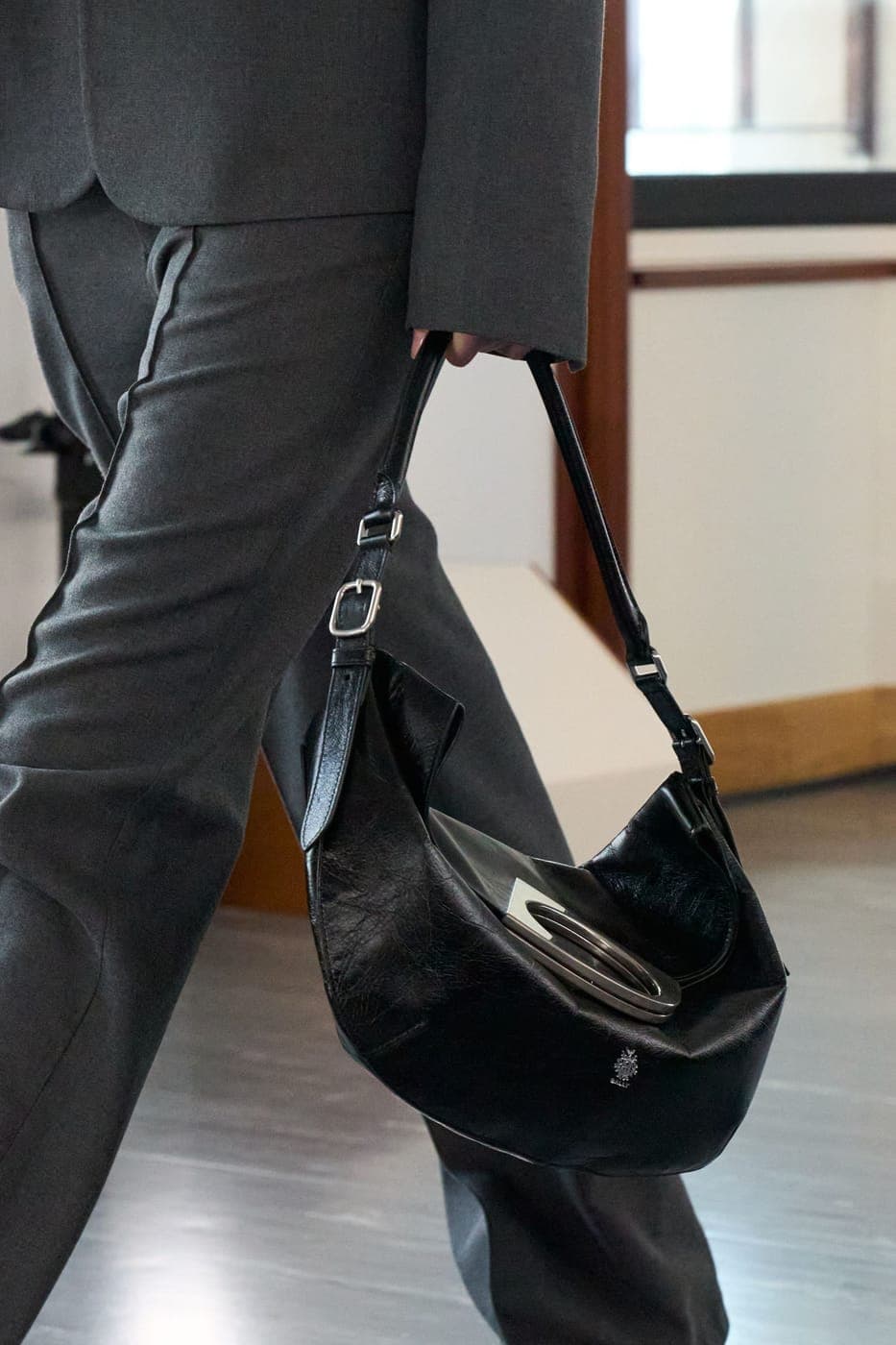 Bally, kožená kabelka v detailu